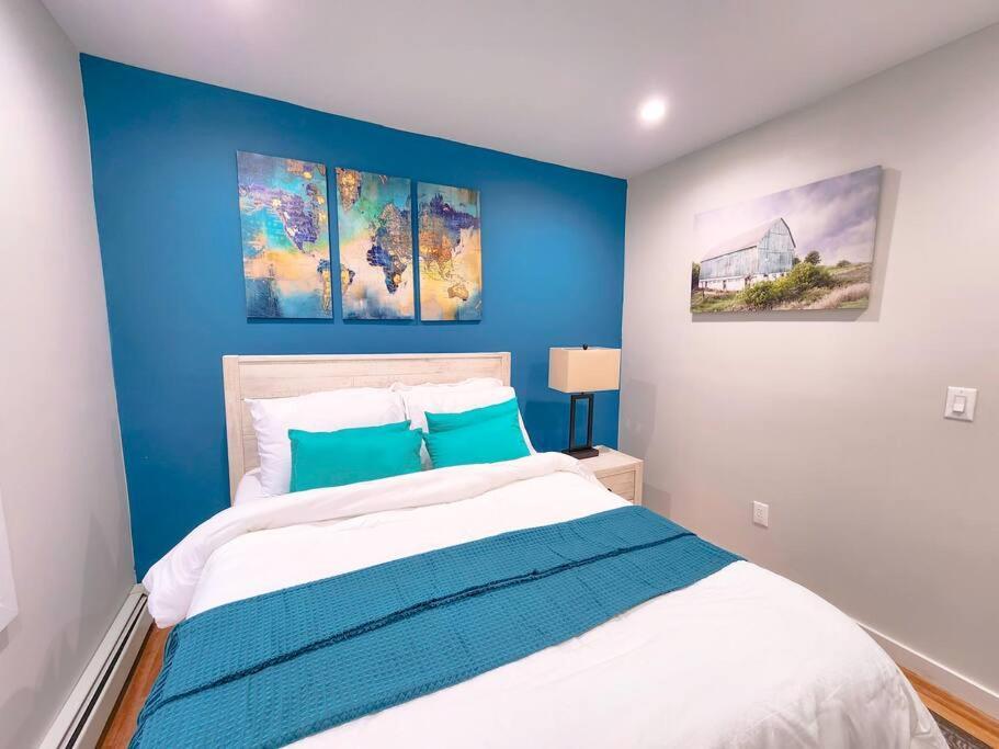 Holiday home A New Splash Of Color In The Heart Of Queens *
