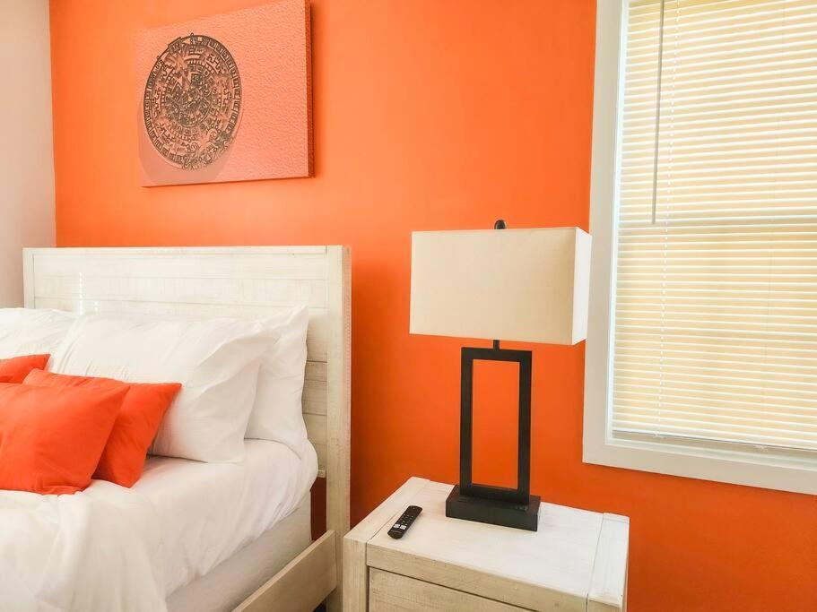 A New Splash Of Color In The Heart Of Queens Holiday home New York