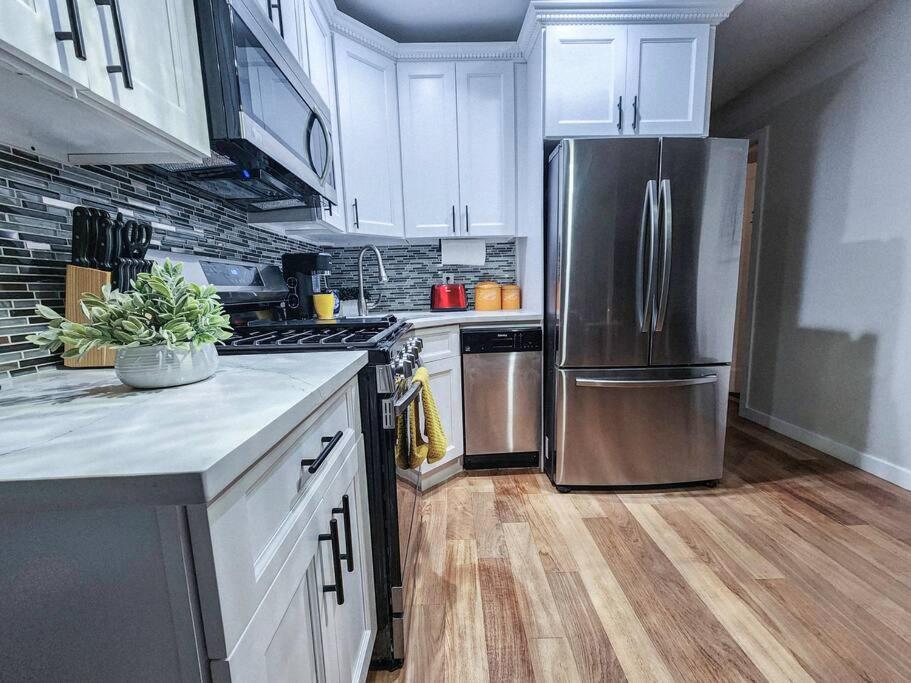 Holiday home A New Splash Of Color In The Heart Of Queens *