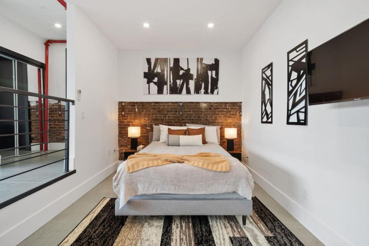Căn hộ Deluxe Open Concept Loft With Rooftop & Shore Nearby At 