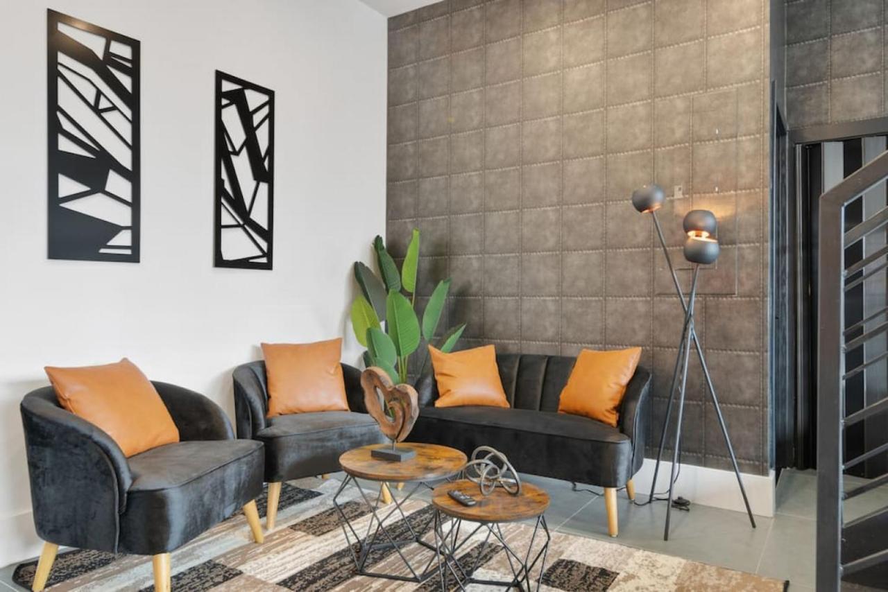 Căn hộ Deluxe Open Concept Loft With Rooftop & Shore Nearby At 
