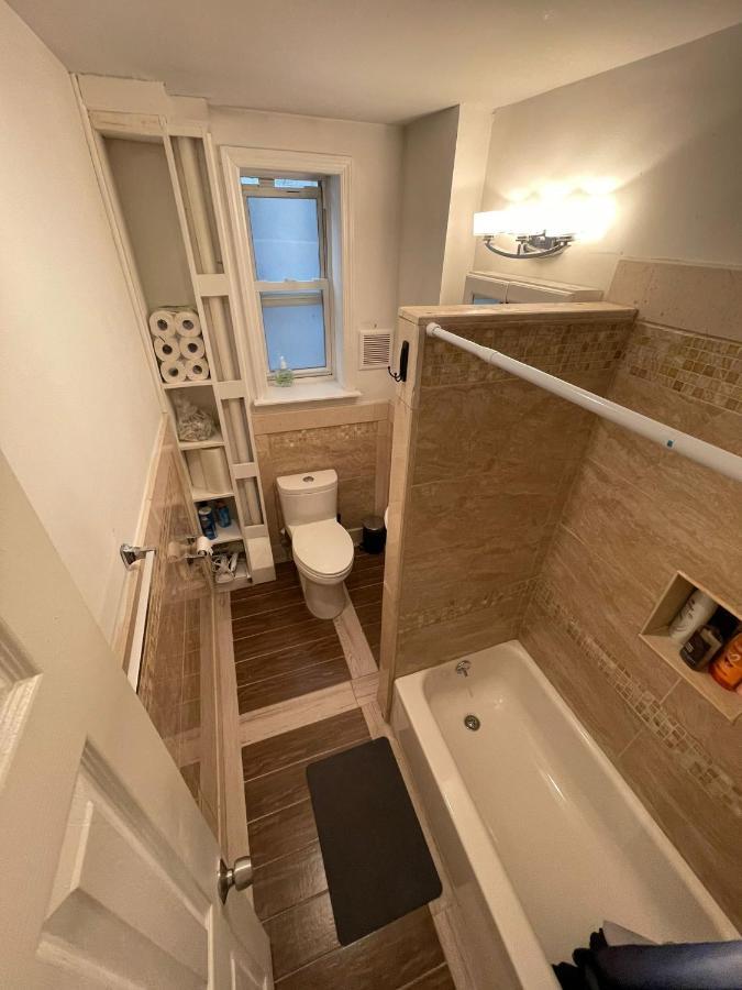 Ở trọ Elegant Private Close To Manhattan! - Is In A 2 Bedrooms Apartament And First Floor With Free Street Parking