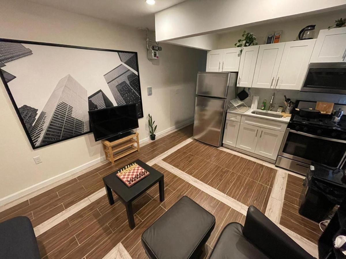 Ở trọ Elegant Private Close To Manhattan! - Is In A 2 Bedrooms Apartament And First Floor With Free Street Parking