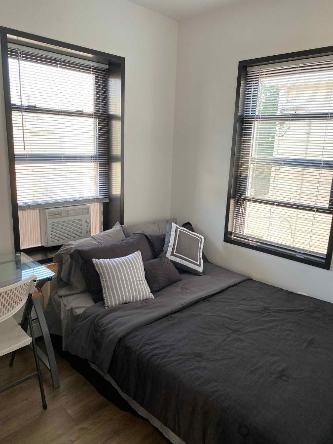 145 St Queens Near Jfk, Lga, & Citi Field, Free Parking In The Backyard 646-667-6696 * Nova York