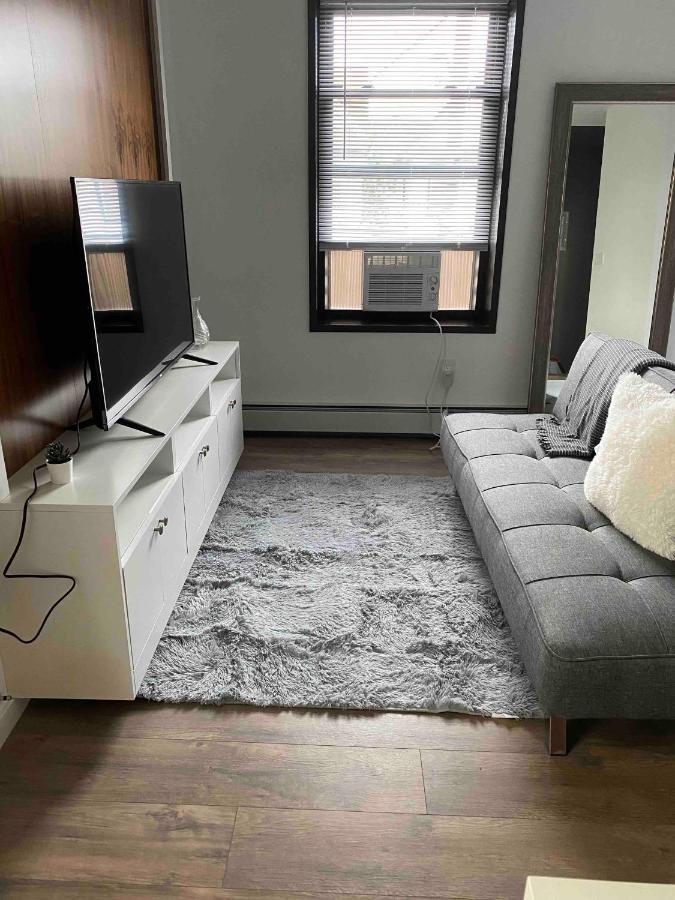 145 St Queens Near Jfk, Lga, & Citi Field, Free Parking In The Backyard 646-667-6696 * Nova York