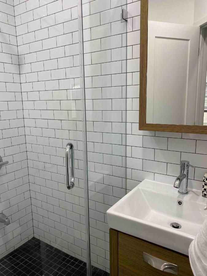 Apartamento 145 St Queens Near Jfk, Lga, & Citi Field, Free Parking In The Backyard 646-667-6696 *