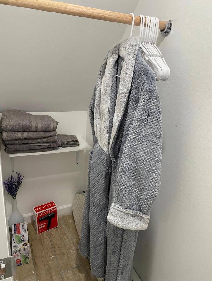 Apartamento 145 St Queens Near Jfk, Lga, & Citi Field, Free Parking In The Backyard 646-667-6696