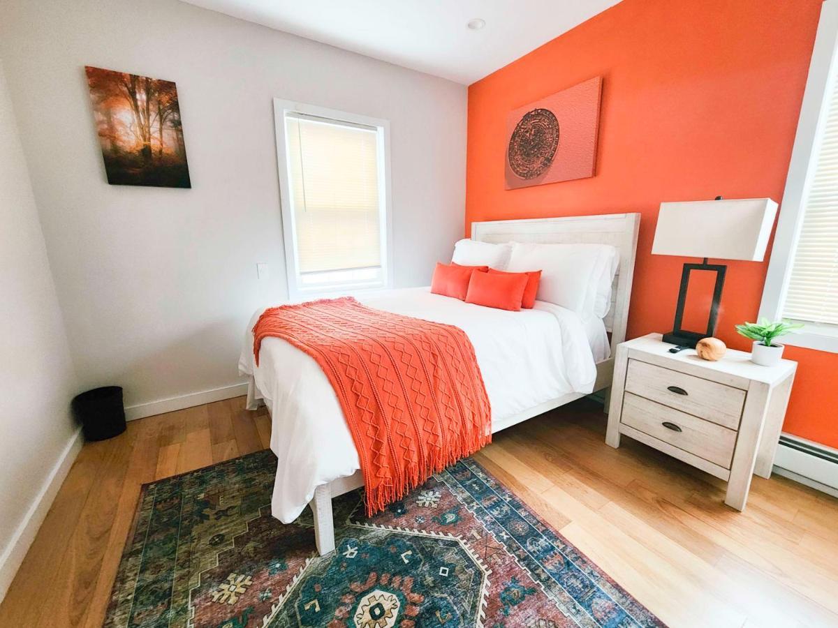 Holiday home A New Splash Of Color In The Heart Of Queens