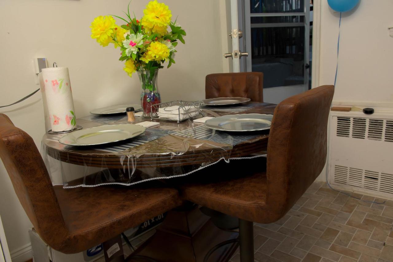 One-bed-that-will-hold-a-family-of-two-people Ở trọ