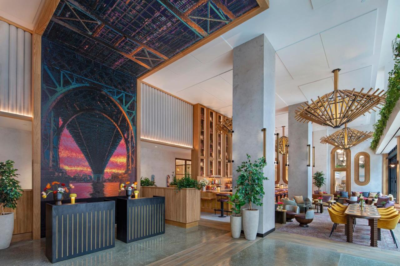 Khách sạn Moxy Brooklyn Williamsburg 4*