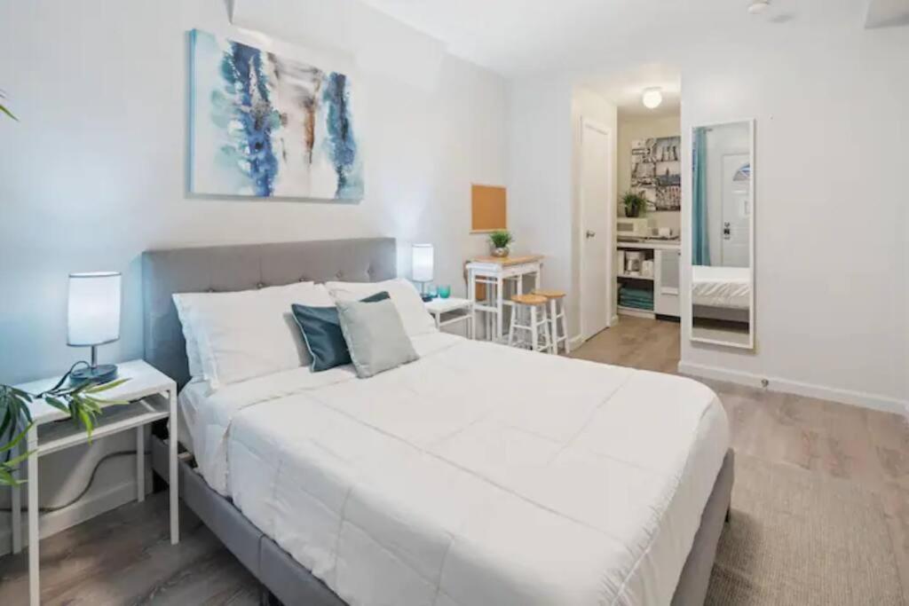 Central 2br - Walking Distance To Times Square Apartment New York