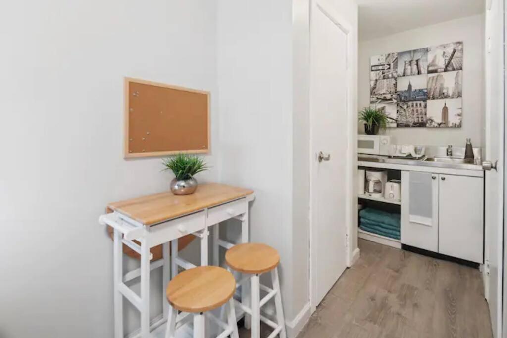 Central 2br - Walking Distance To Times Square Apartment *