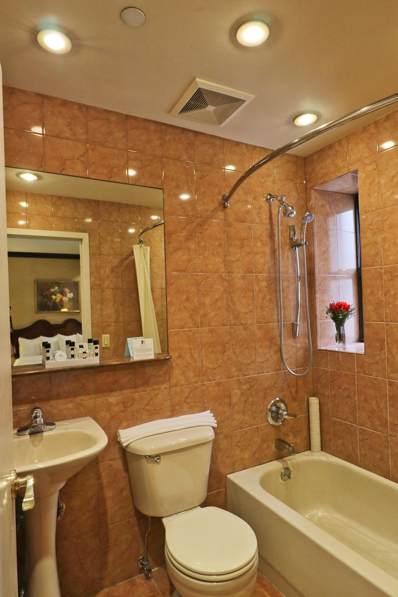 Hotel Newton 3*
