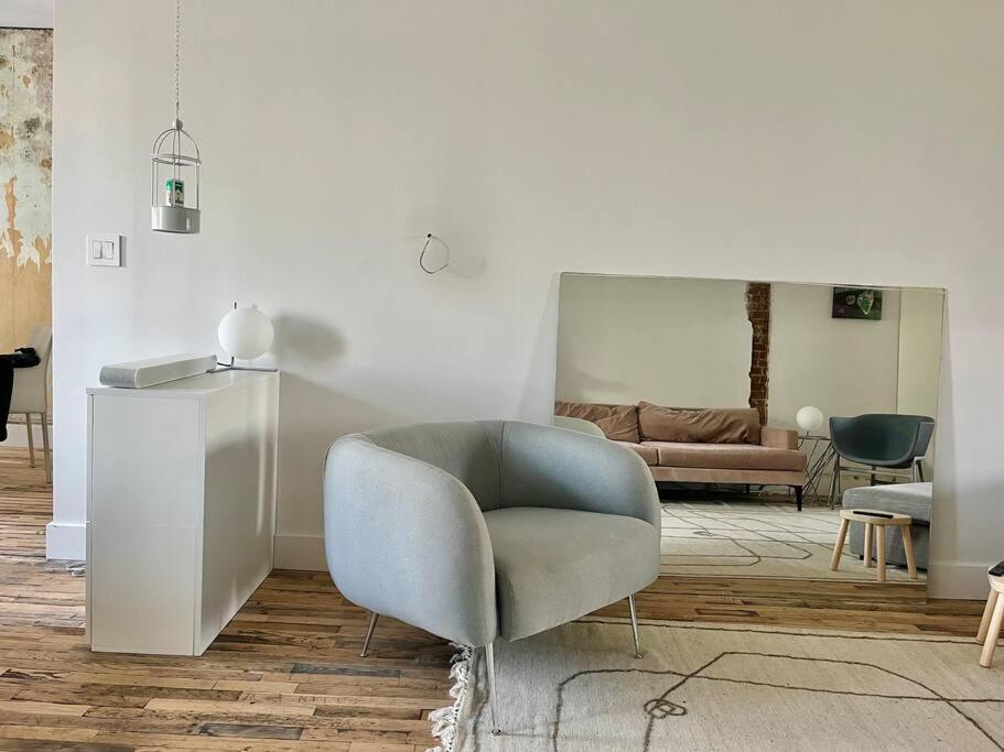 Deconstructed Loft In Greenpoint Apartment *