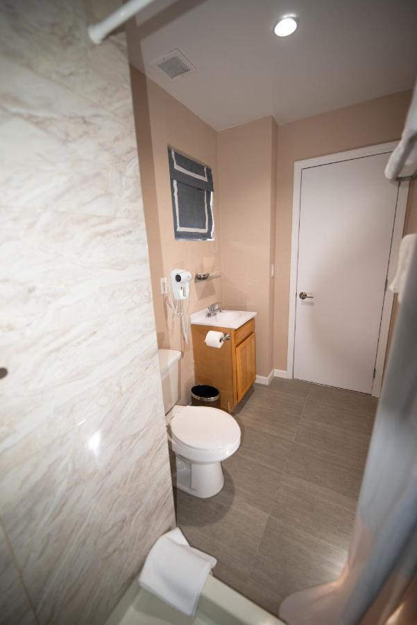 Khách sạn Flushing Garden 2*