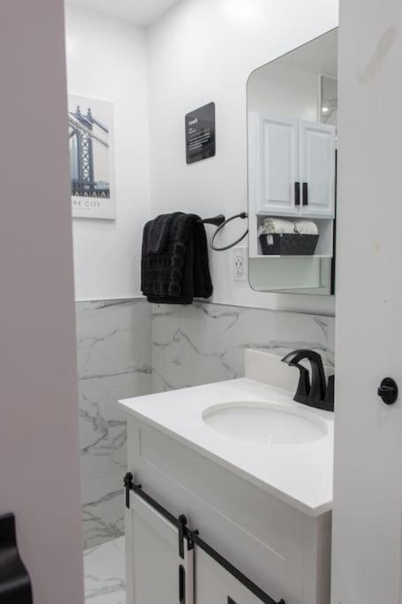 Modern 1br Exclusive Space In Historic Brooklyn Apartamento