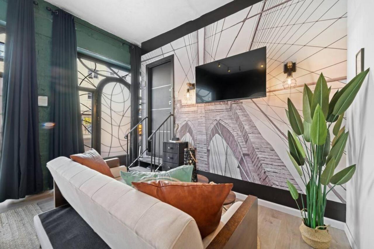 Hot Bushwick Location- Art With Roof Terrace At 