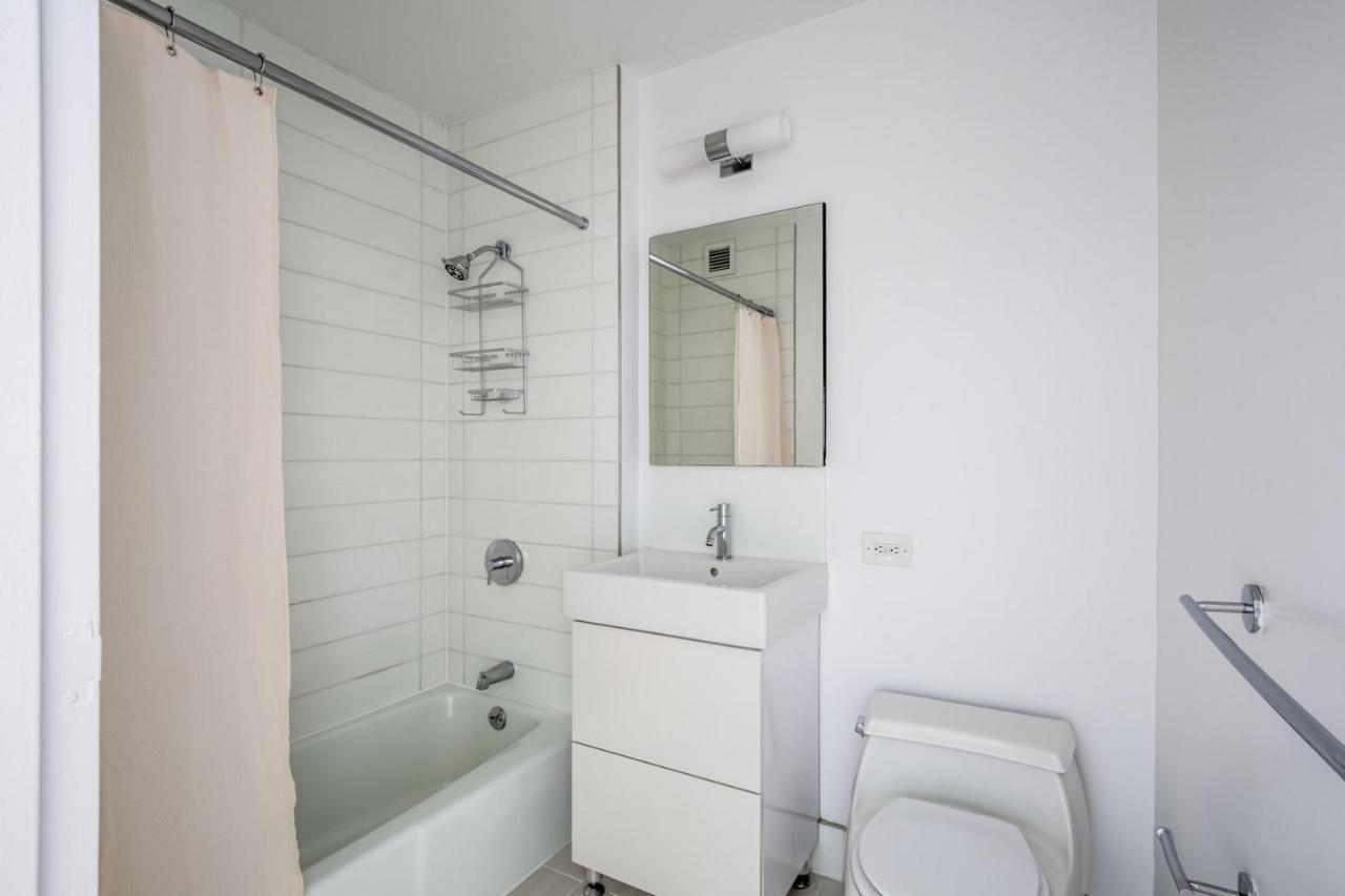 Midtown 2br W Elevator Wd Nr Entertainment Nyc-1227