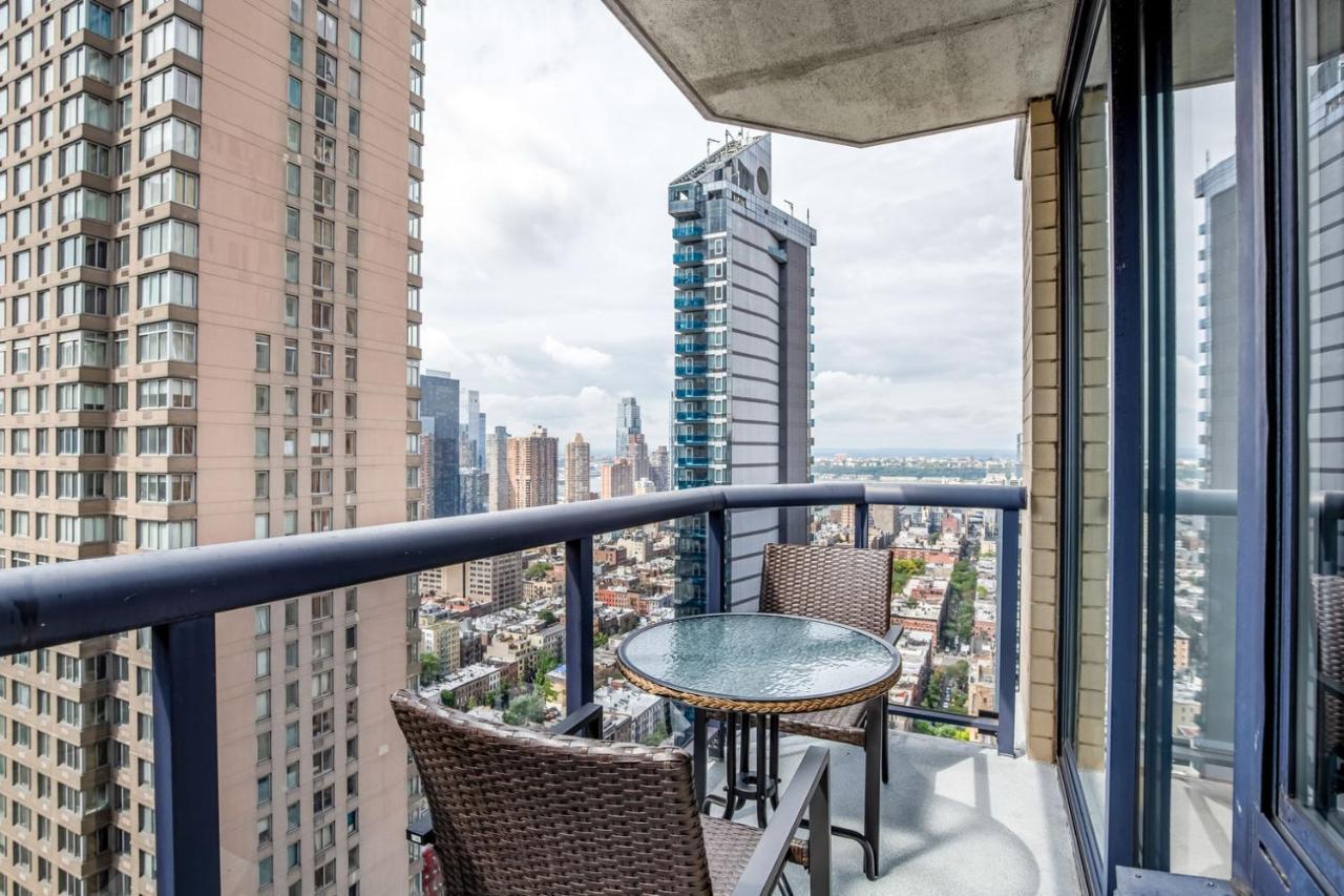 Midtown 2br W Elevator Wd Nr Entertainment Nyc-1227 *