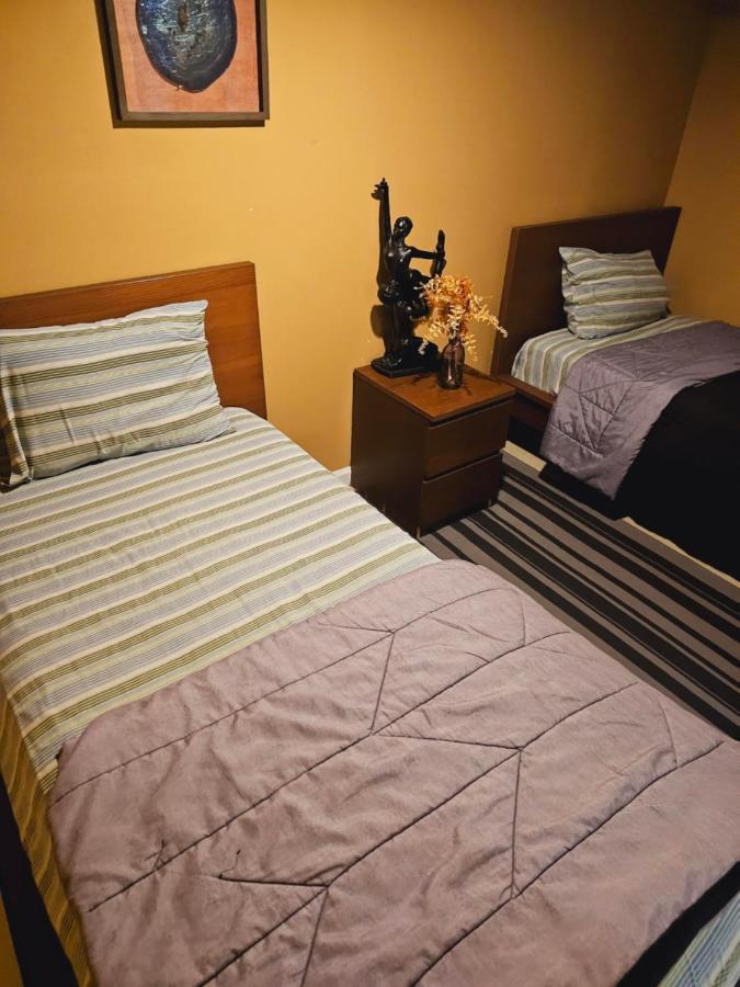 Nhà khách Warm Queens 5 Min From Laguardia 1 Min From Train *