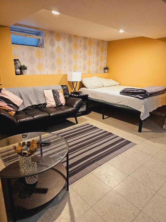Nhà khách Warm Queens 5 Min From Laguardia 1 Min From Train