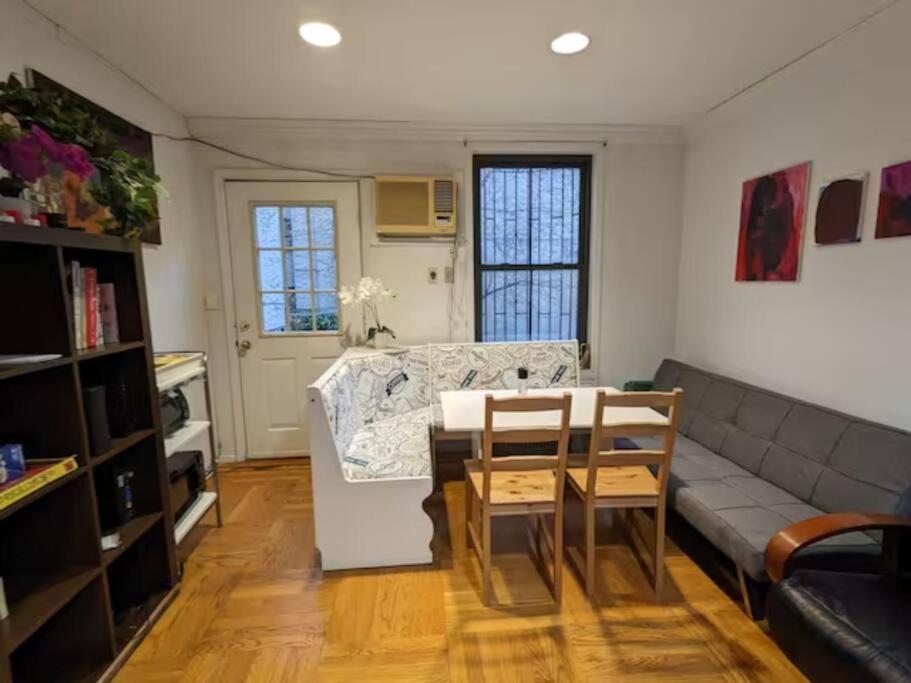 Cozy At Great Townhouse In Williamsburg Hospedagem domiciliar Nova York