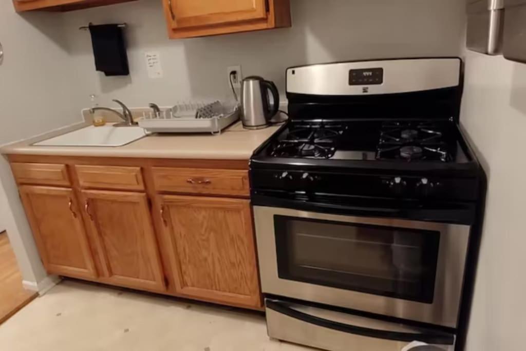 Private In 4 Bedroom Ground Near Subway * New York