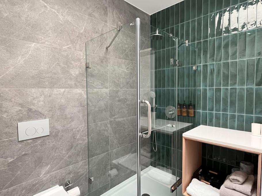 Căn hộ New Ample And Cozy One Bedroom In Brooklyn At Rem-casa