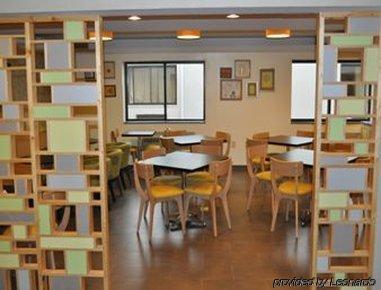 Khách sạn Ramada By Wyndham Staten Island 3*