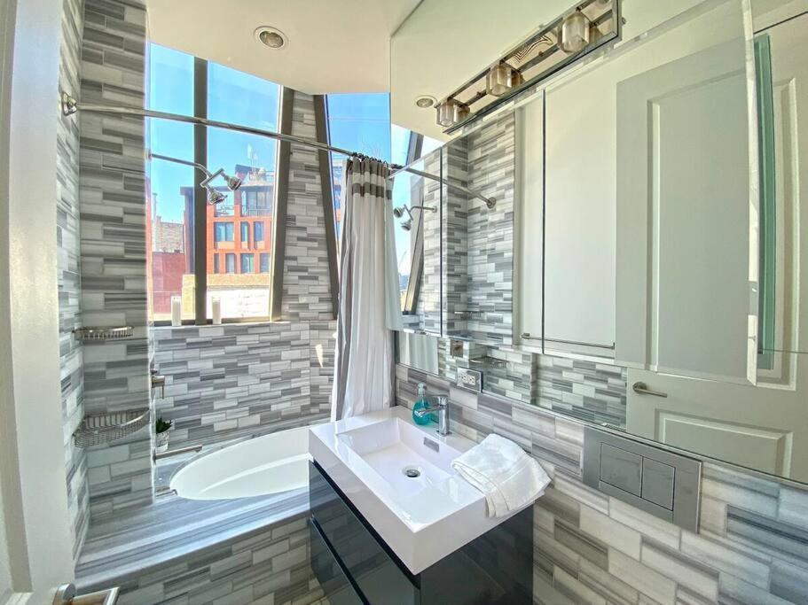 Căn hộ Gorgeous Three Bedroom West Village Townhouse