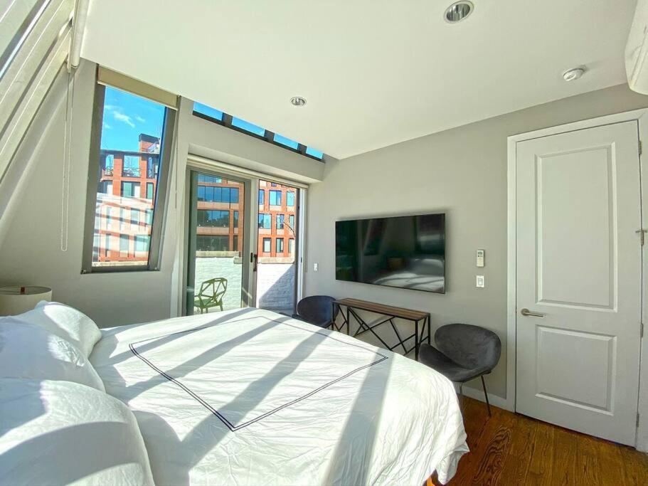 Căn hộ Gorgeous Three Bedroom West Village Townhouse *