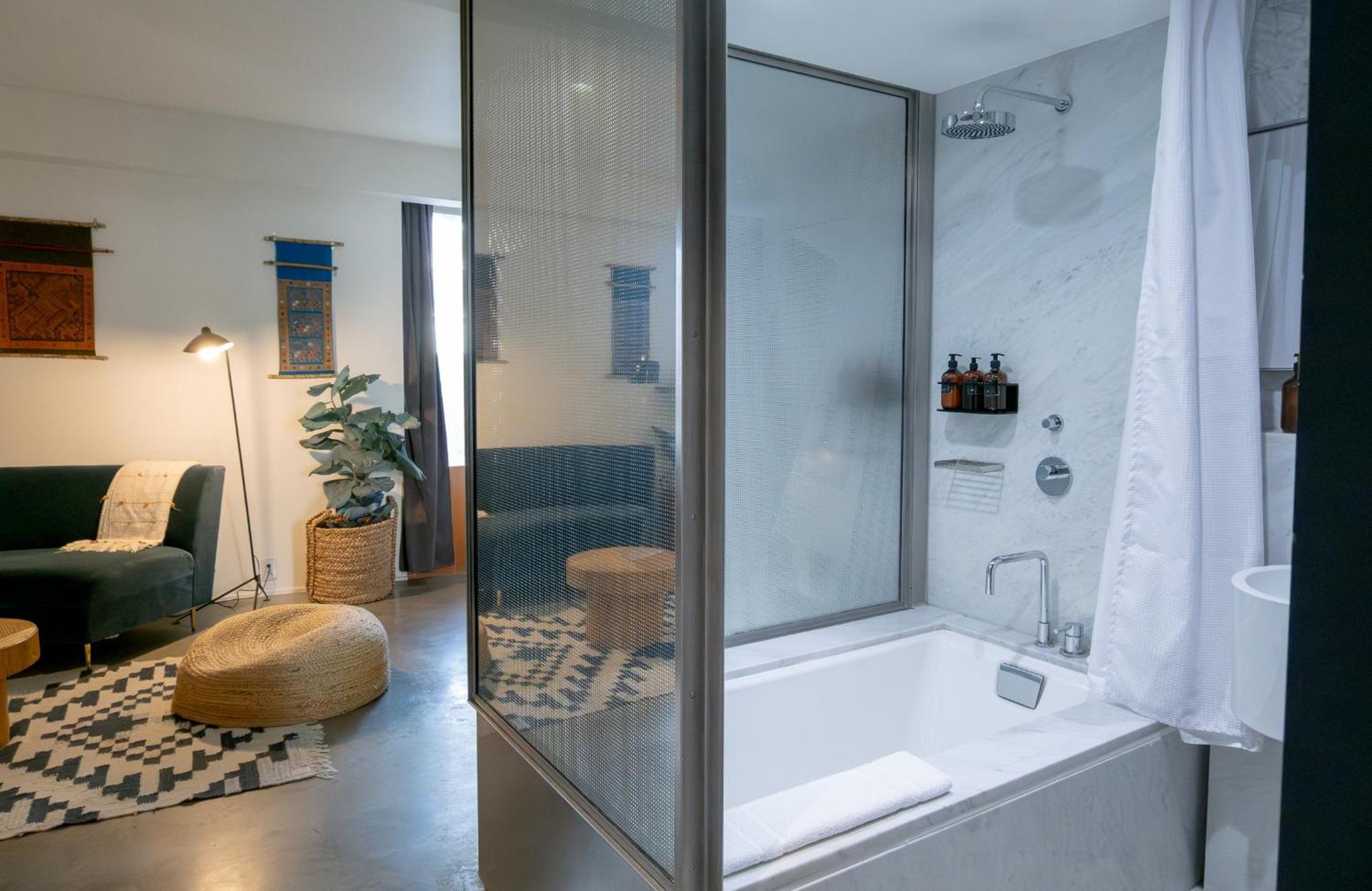 Alameda, Highline Khách sạn 4*