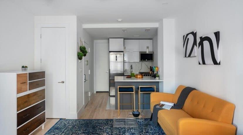 1597-11 - Upper East Side W&d Apartment *