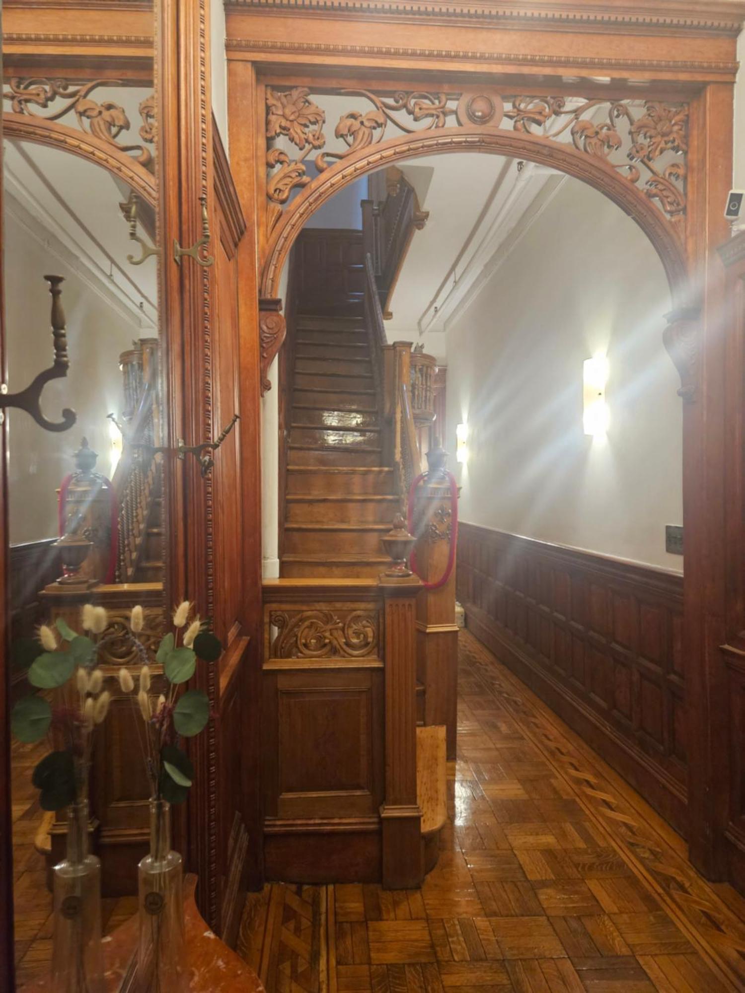 Large In Charming Townhouse Hospedagem domiciliar *