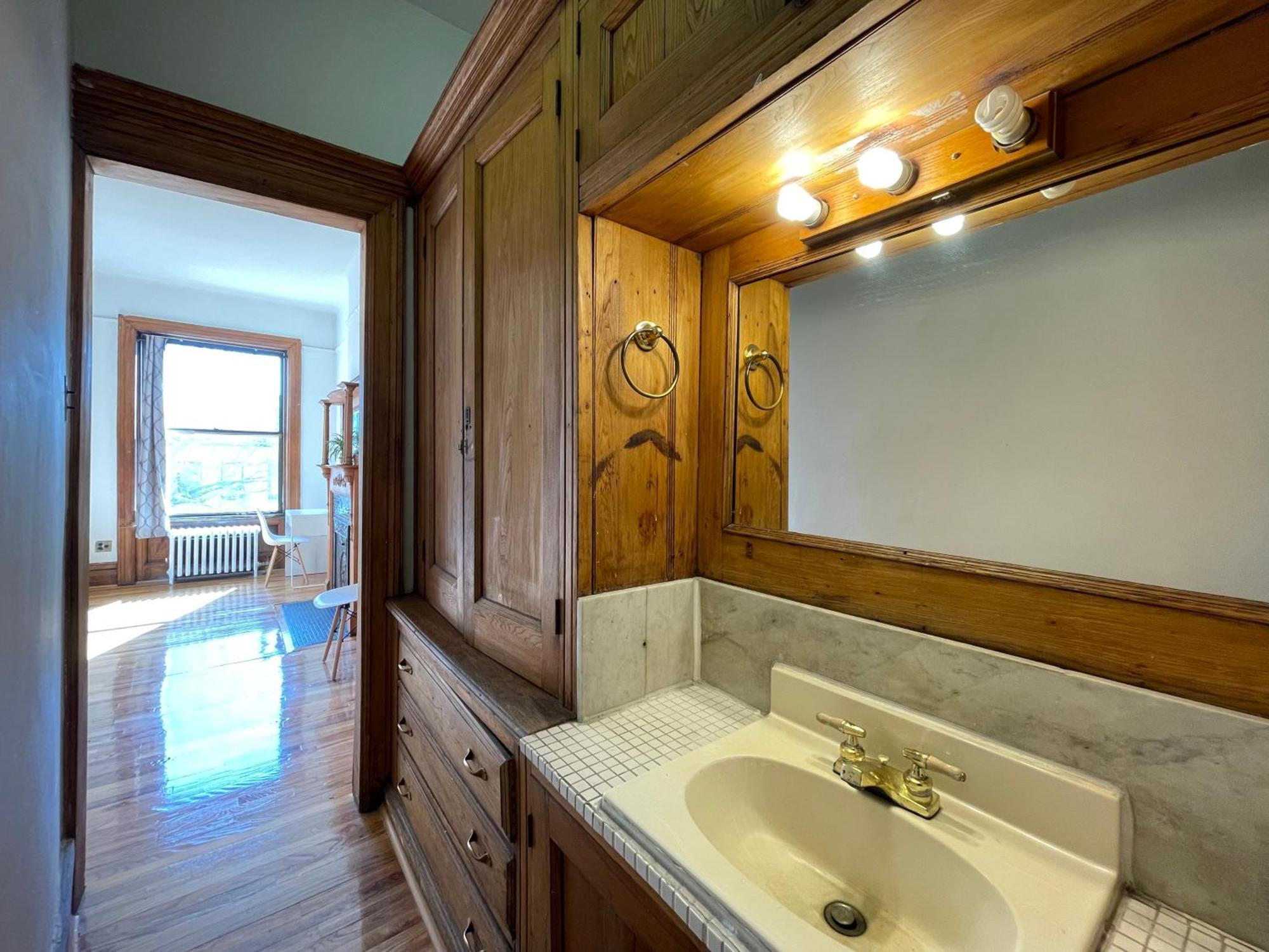 Hospedagem domiciliar Large In Charming Townhouse