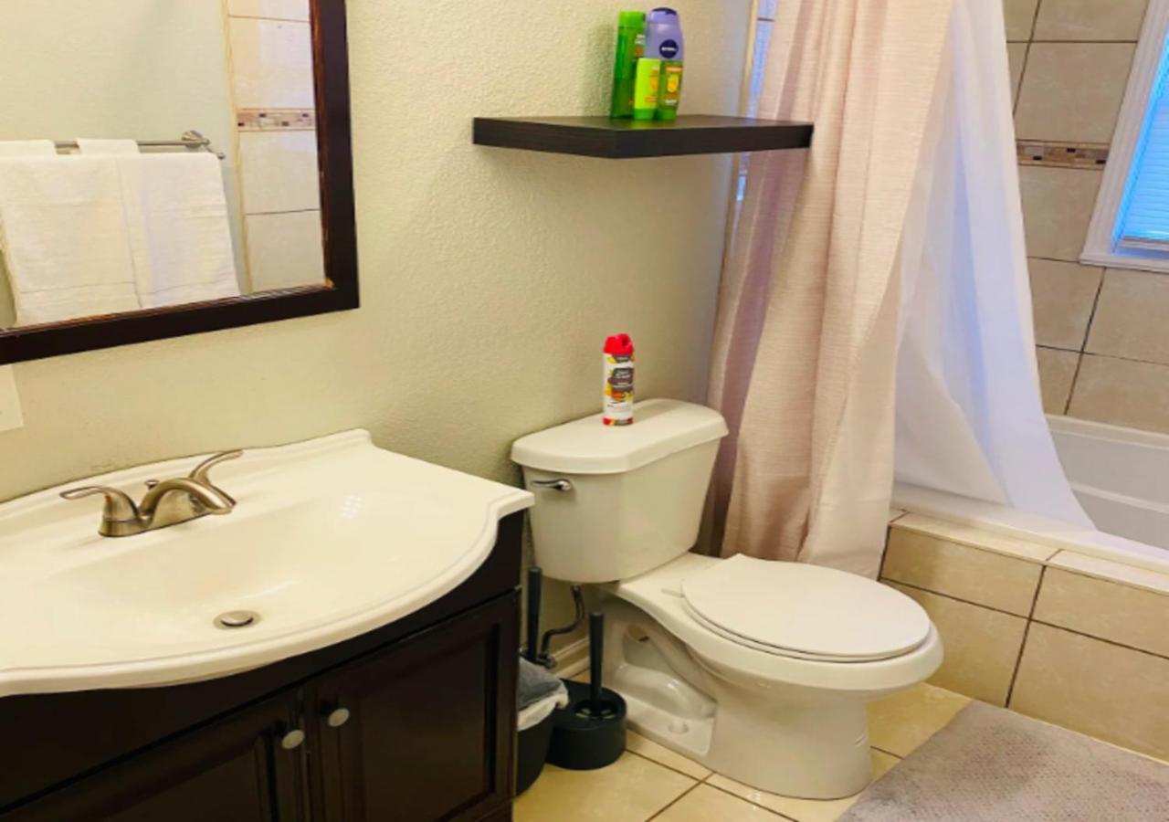 Modern 2 Bed One Bath At West Side *