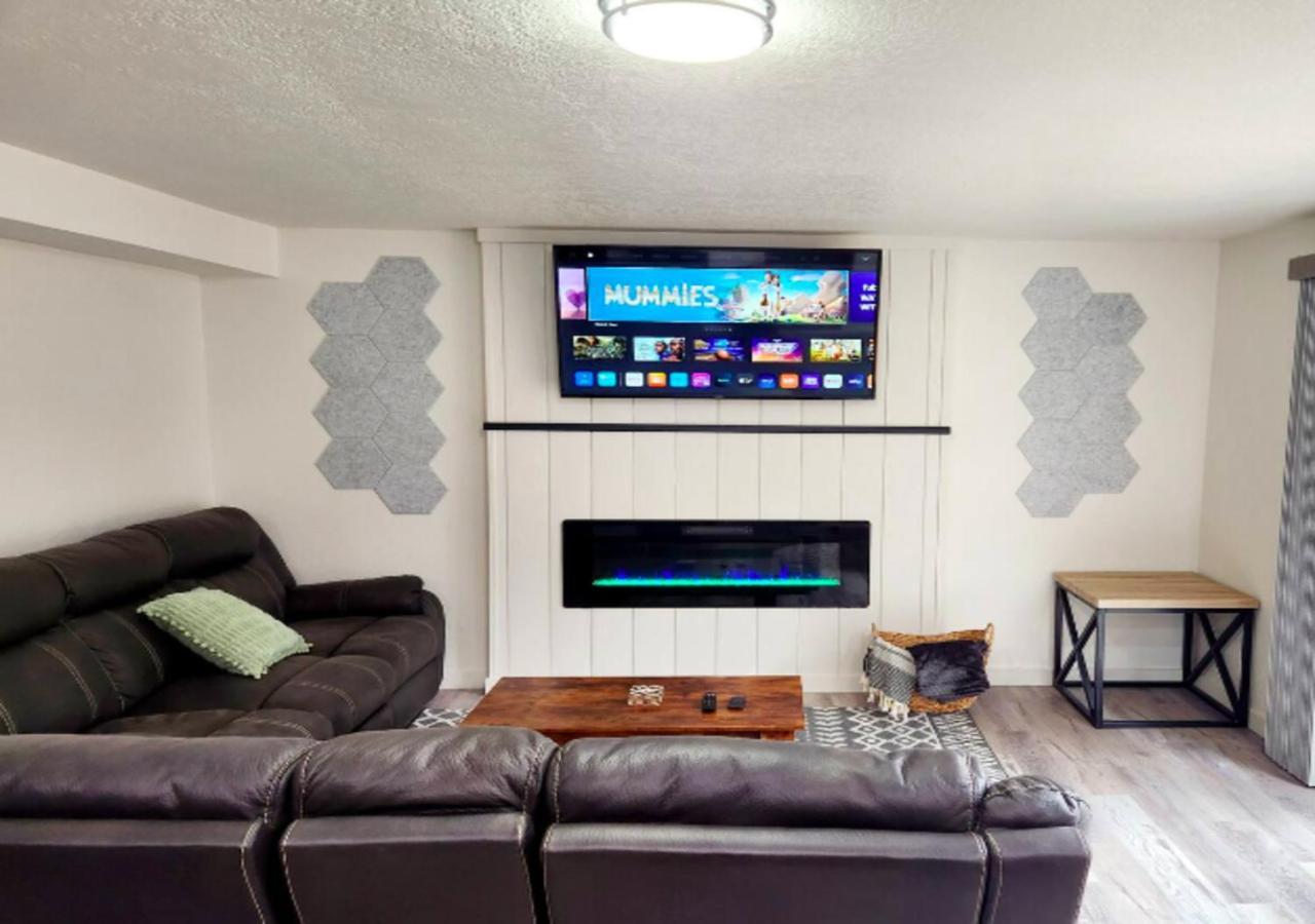 Modern 2 Bed One Bath At West Side Apartment *
