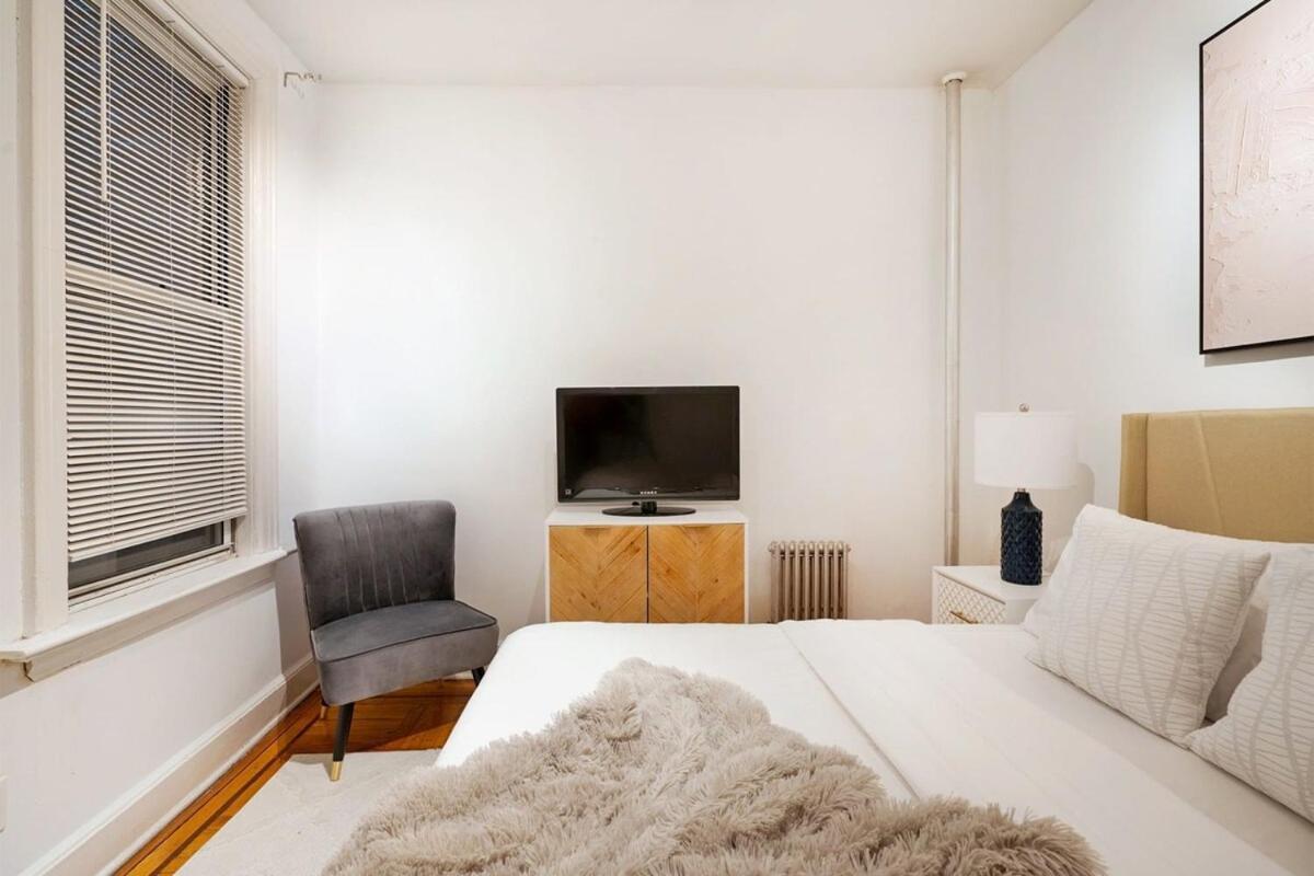 61-2a Large 1br In Upper East Side Apartment