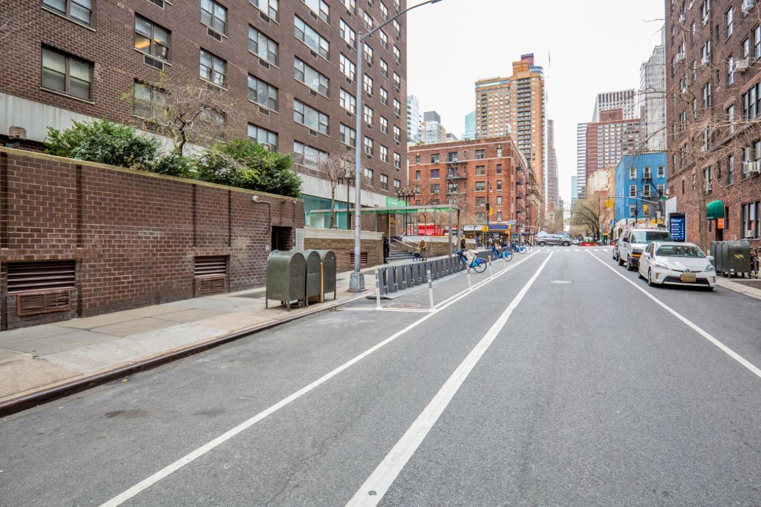 Midtown E 2br W Elevator Doorman Gym Nr Un Nyc-753 *