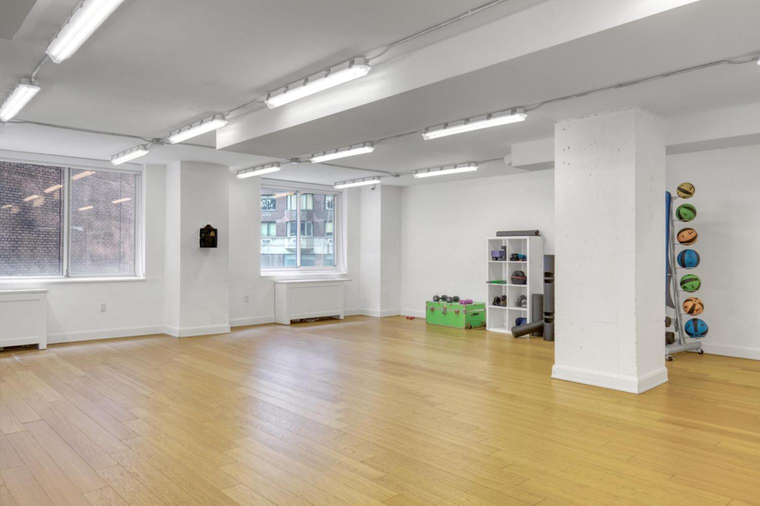Midtown E 2br W Elevator Doorman Gym Nr Un Nyc-753