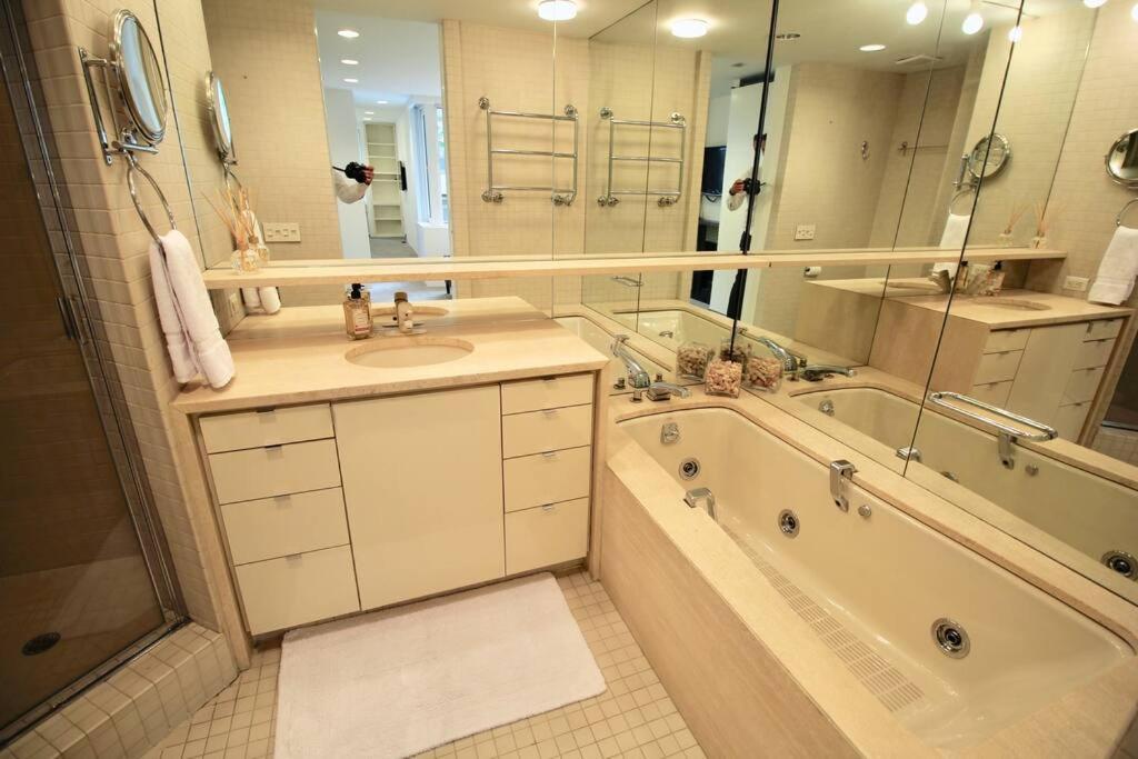 Private Townhome Near Un * Nova York