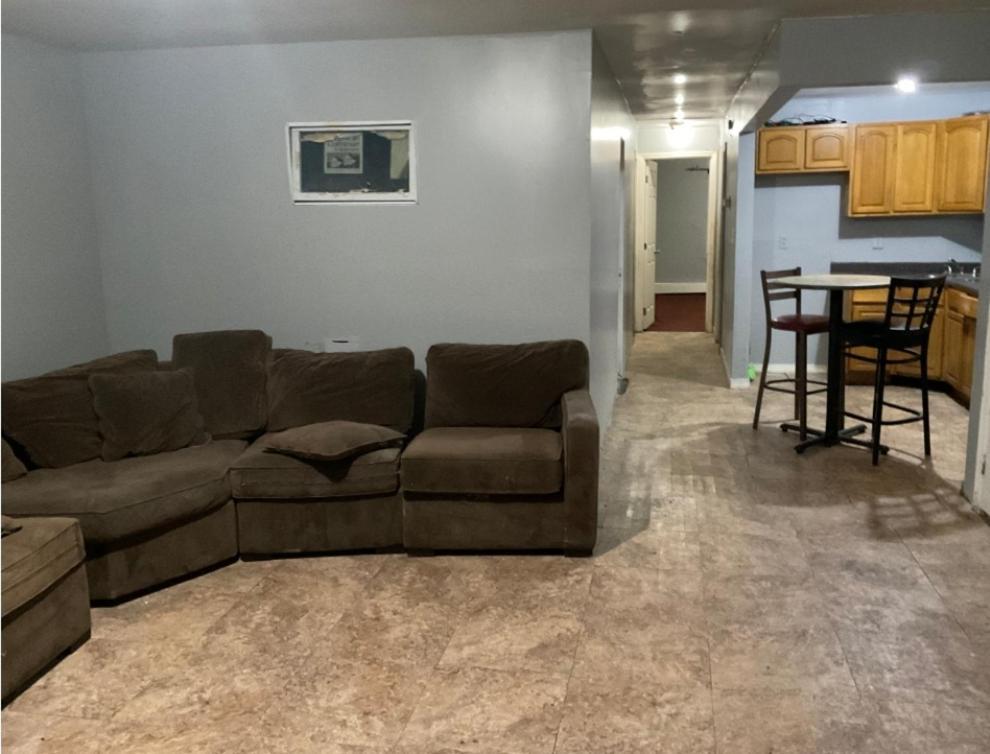 In A House With King Size Bed In A Landlord Hosted Three Bedroom Homestay New York