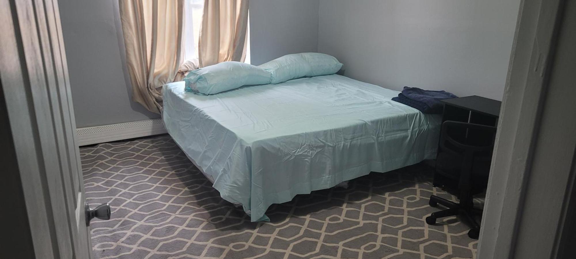Homestay In A House With King Size Bed In A Landlord Hosted Three Bedroom New York