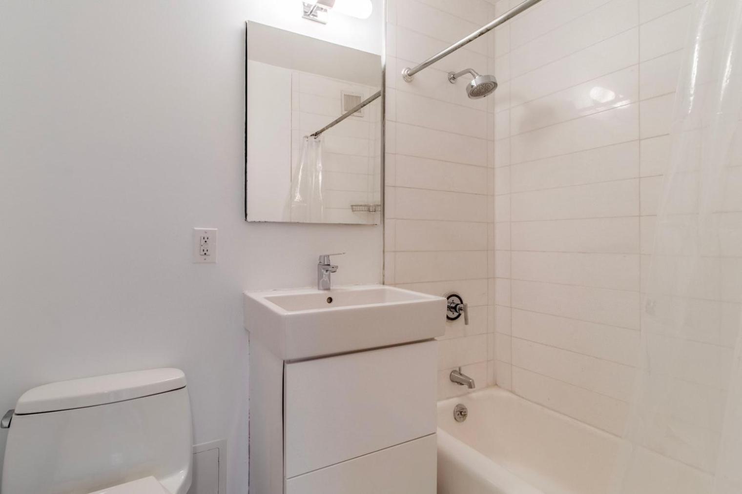 Lenox Hill 2br W Elevator Doorman Nr Art Nyc-1389 Apartment