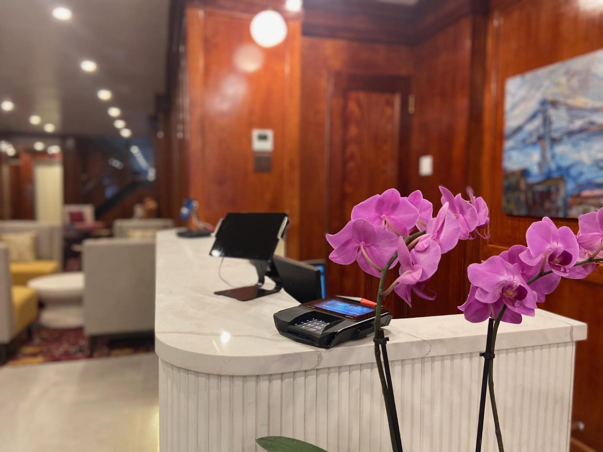 The Mayfair Times Square, Ascend Collection Khách sạn 3*