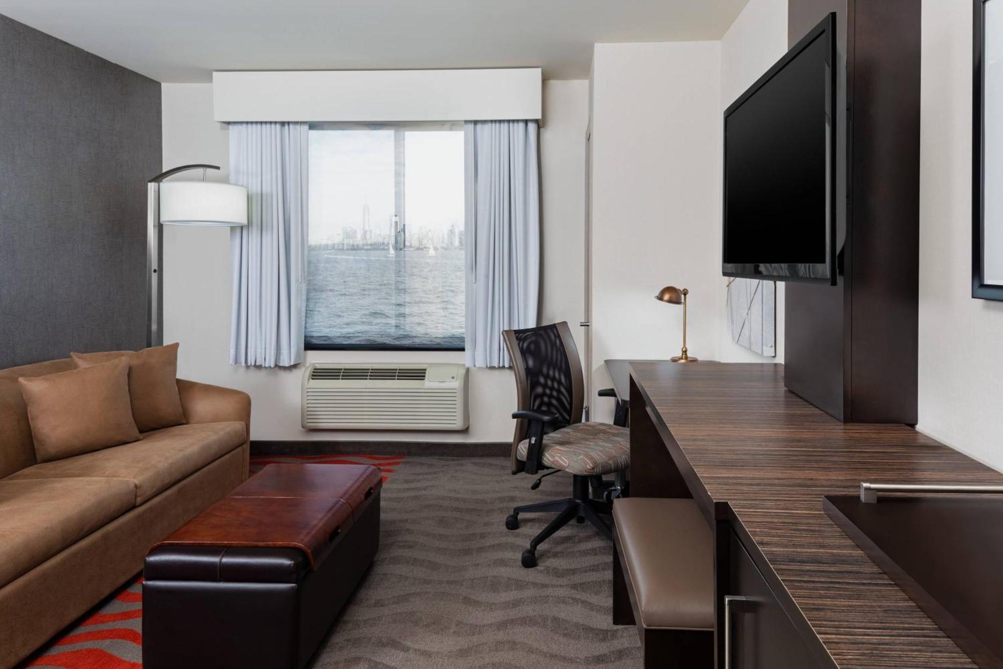 Fairfield & By Marriott Staten Island Khách sạn 3*