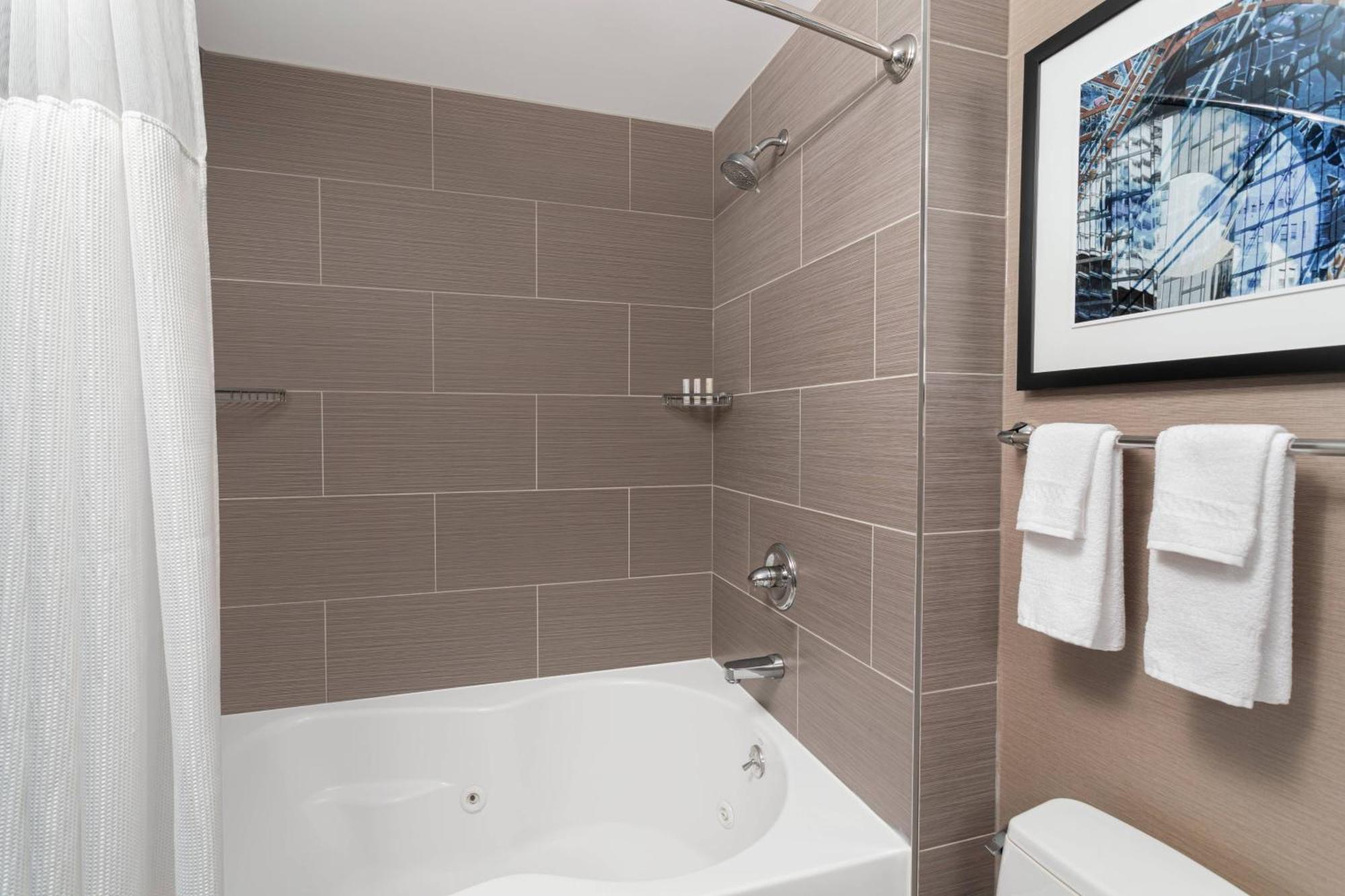 Khách sạn Fairfield & By Marriott Staten Island