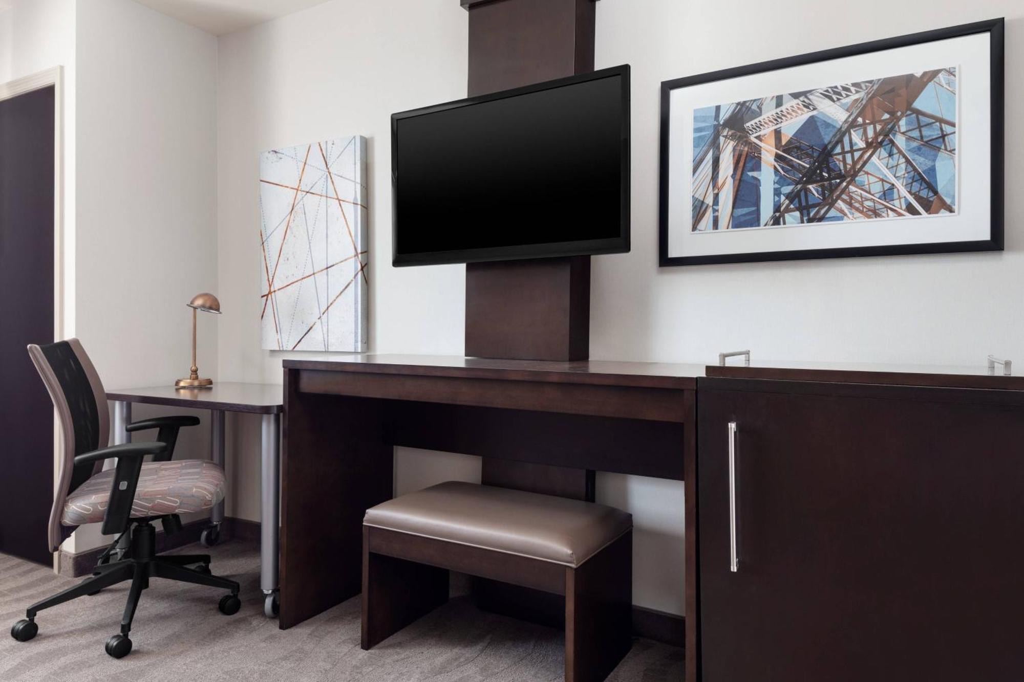 Khách sạn Fairfield & By Marriott Staten Island 3*