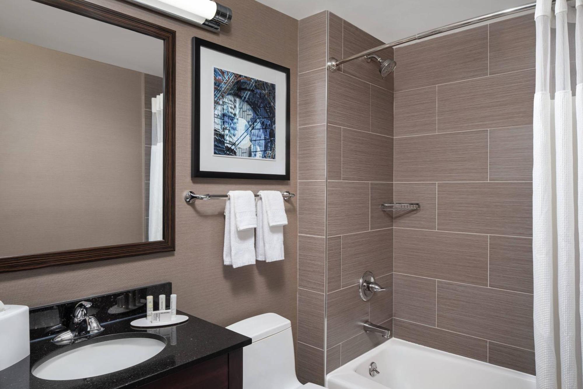 Fairfield & By Marriott Staten Island Khách sạn 3*
