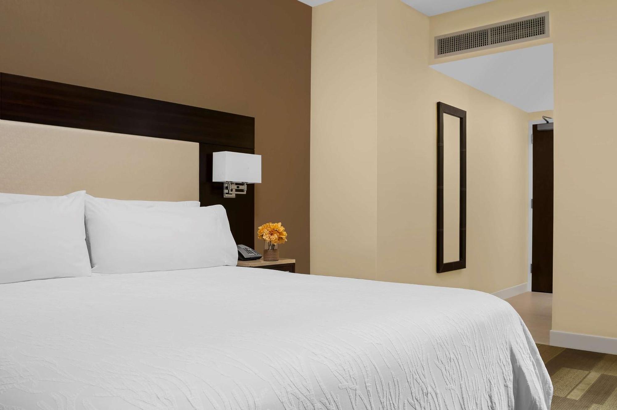 Hilton Garden - Times Square Khách sạn